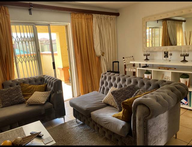 3 BEDROOM TOWNHOUSE FOR SALE IN ORMONDE